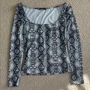 SHEIN Longsleeve Snakeskin Print Top